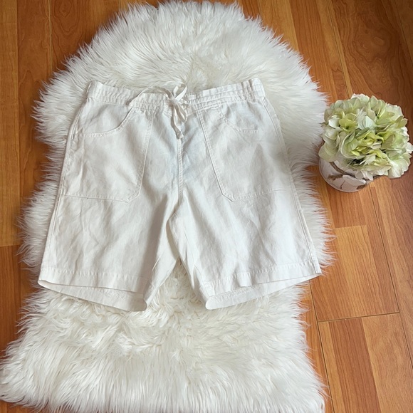 Causeway Bay White Linen Blend Long Summer Shorts Nasty Gal  size 10 - Picture 2 of 6
